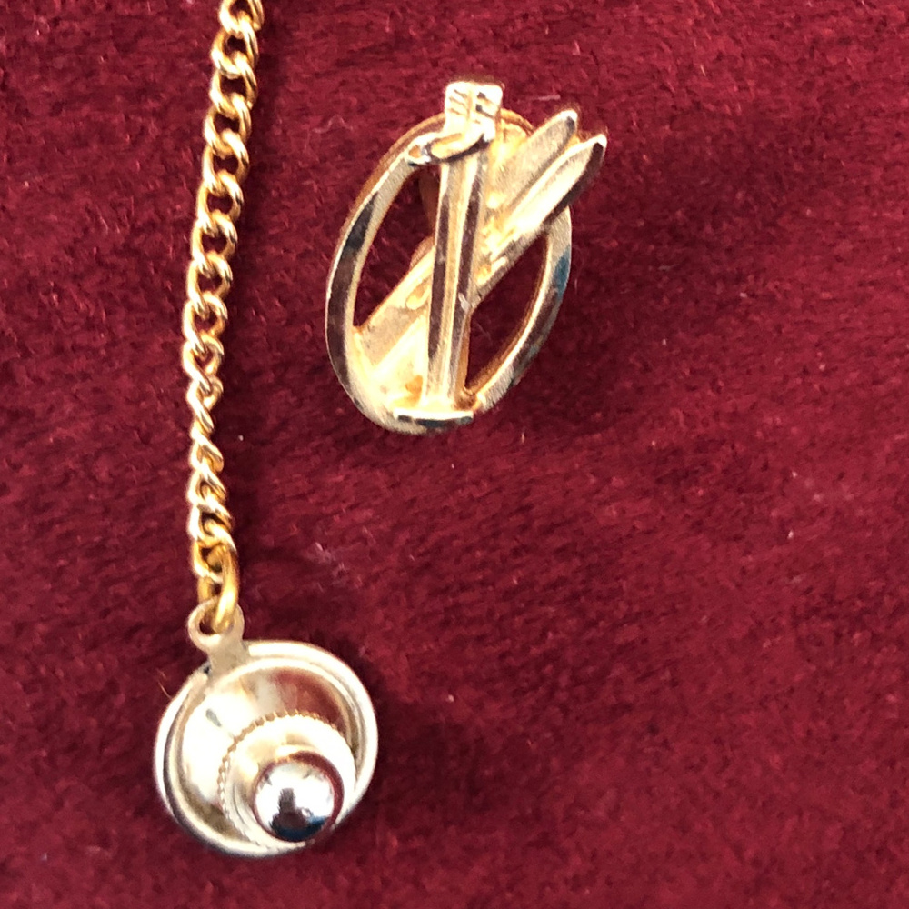 Ski tie chain, lapel pin, hat pin, gold tone